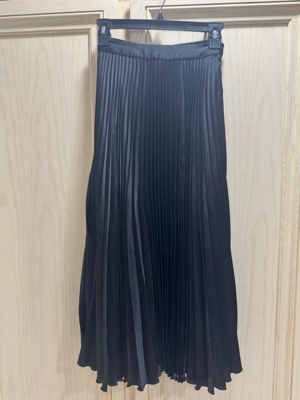 Abercrombie & Fitch Black Pleated Maxi Skirt with Satin Finish XXSpetite